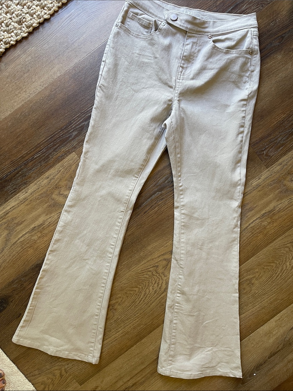 DG2 Light Tan5 Pocket Denim Flare Jeans with Stretch Size 4